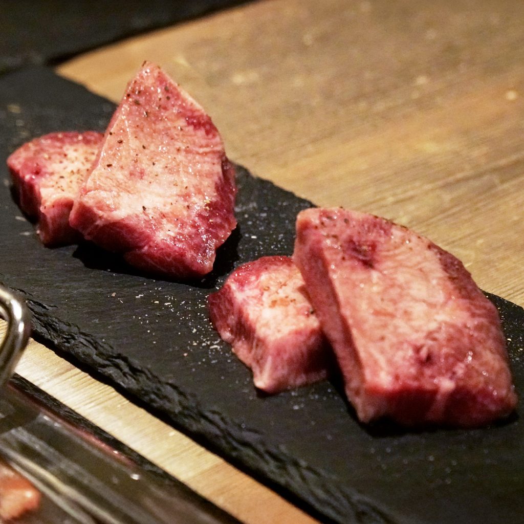 聖蹟桜ケ丘創作焼肉しもふらん厚切り牛上タン
