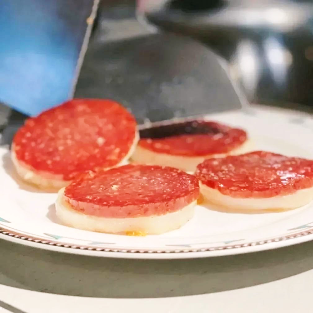 聖蹟桜ケ丘鉄板焼ぼんのてい サラミ焼き