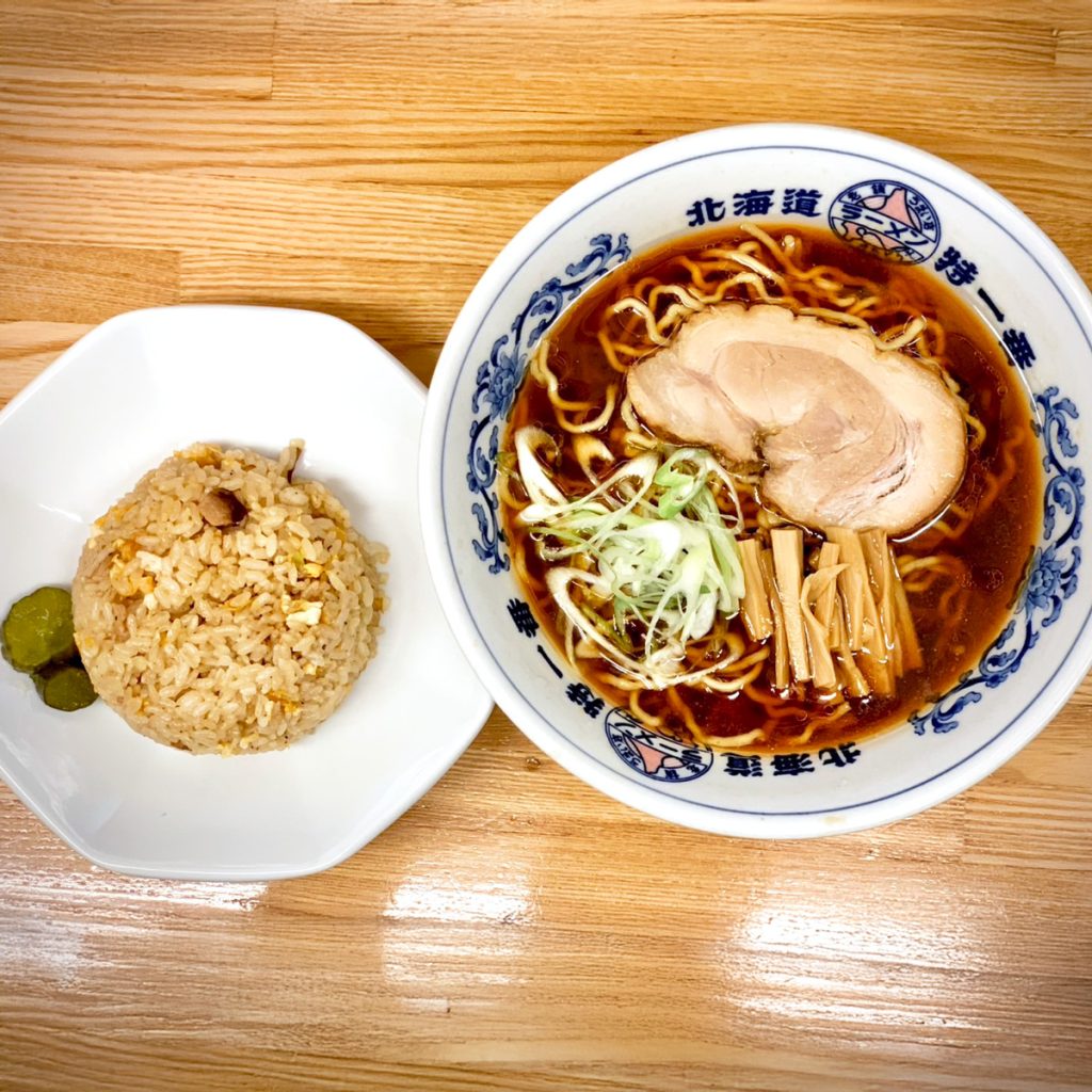 聖蹟桜ケ丘ラーメン特一番ラーメン炒飯セット