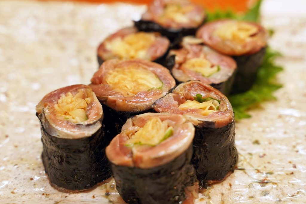 聖蹟桜ケ丘鮮魚居酒屋魚虎千両 名物!いわしガリ海苔巻き